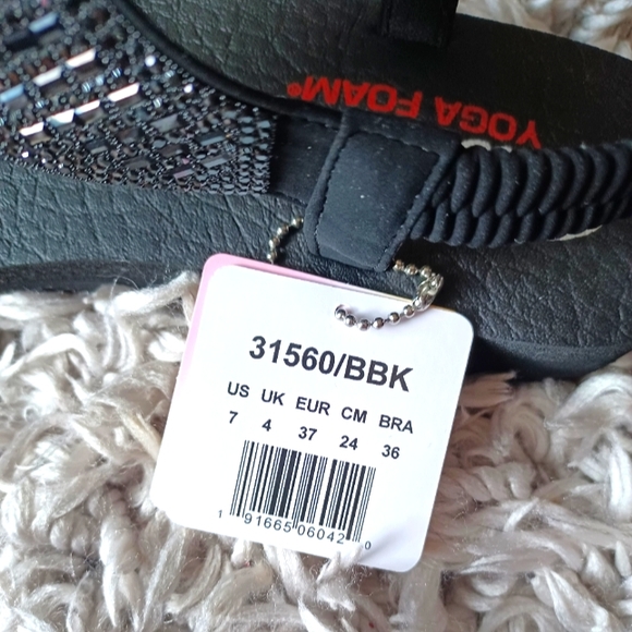 Skechers Yoga Foam Sandals - Picture 8 of 15